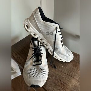 Womens On Cloud X3 White & Black Athletic Running Sneakers Shoes Size 9 Oncloud